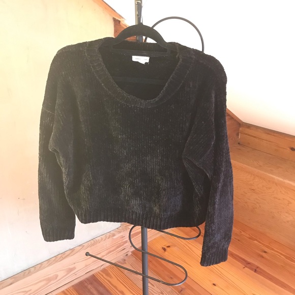 Urban Outfitters Sweaters - Urban Outfitters Black Chenille Cropped Sweater, S